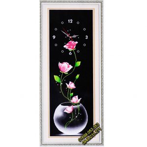 Tranh thêu Đồng hồ – Bình hoa hồng dây – A1019