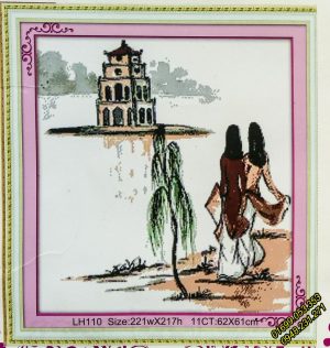 Tranh thêu Thiếu nữ bên Hồ Gươm – LH110