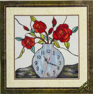 Tranh thêu đồng hồ Lọ hoa hồng – W249