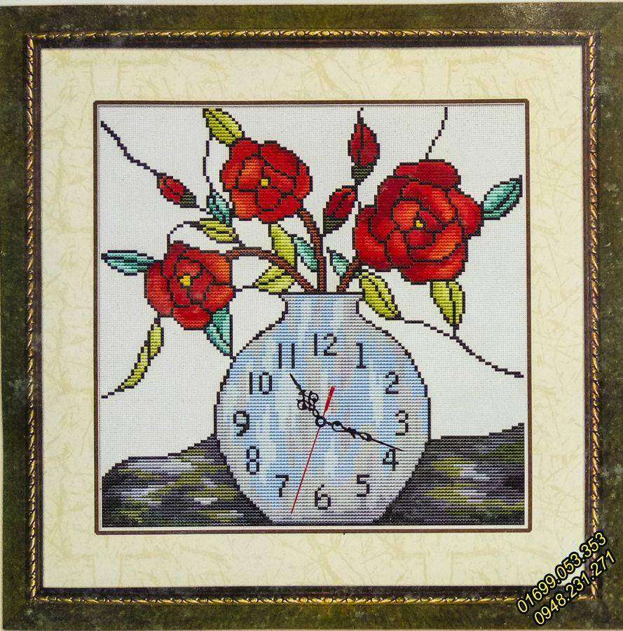 Tranh thêu đồng hồ Lọ hoa hồng - W249